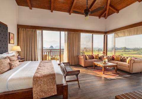 THE WHITE RESORT AND SPA PAWNA